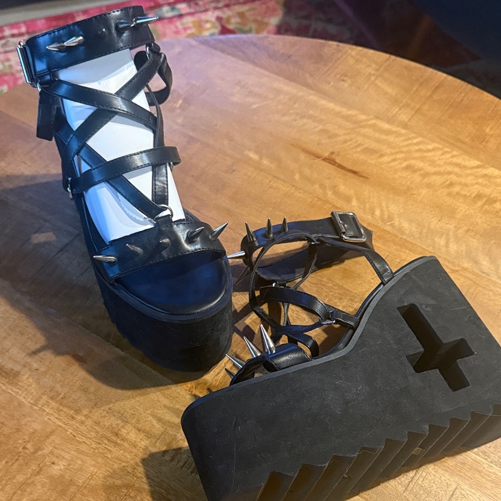 Spike WIDOW pentagram Black Strappy Wedge Sandals cut out 9 like killstar dolls